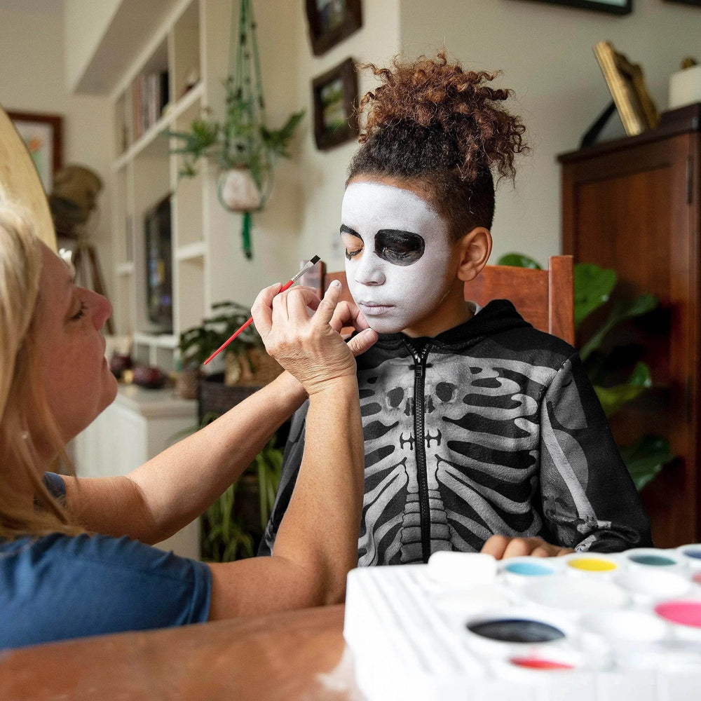 36 Pcs Halloween Makeup Kit,Halloween Family Makeup Set Face Painting Kit with with Zombie Green Ooze,Fake Blood Costume and More for Vampire Cosplay - Creatique